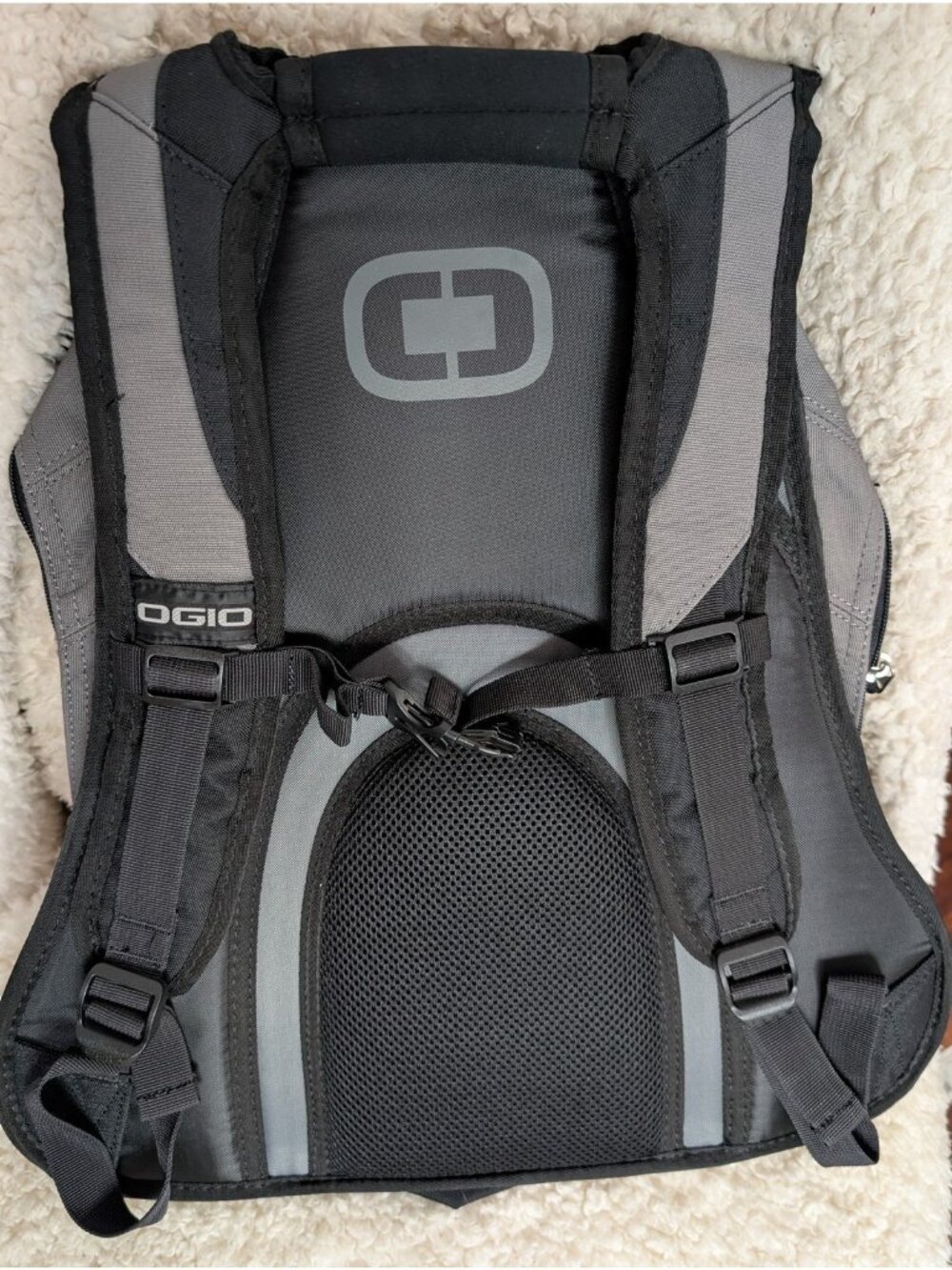 OGIO Techspecs Street Backpack Gray Black Laptop Sleeve Microsoft Advisor Bag - Picture 3 of 10